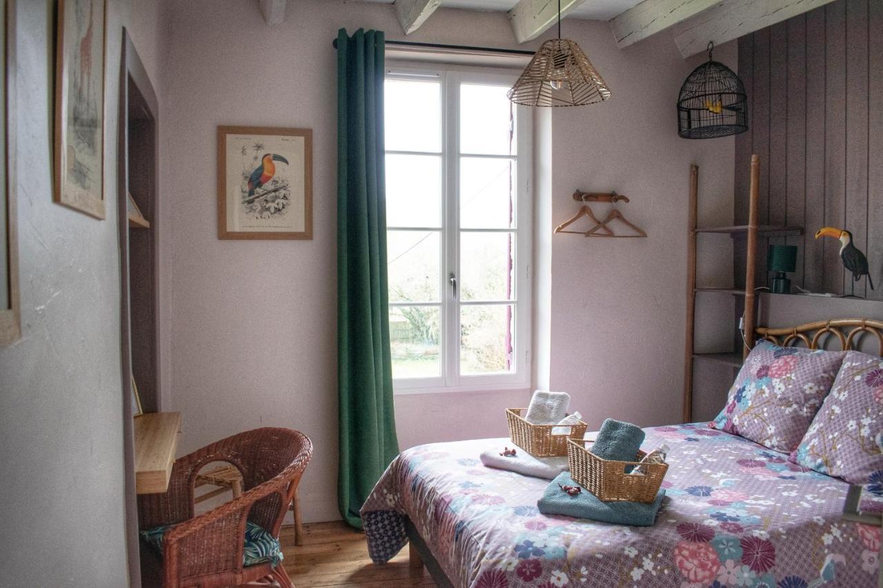Les Volets Violets Bed & Breakfast Salles  Bilik gambar