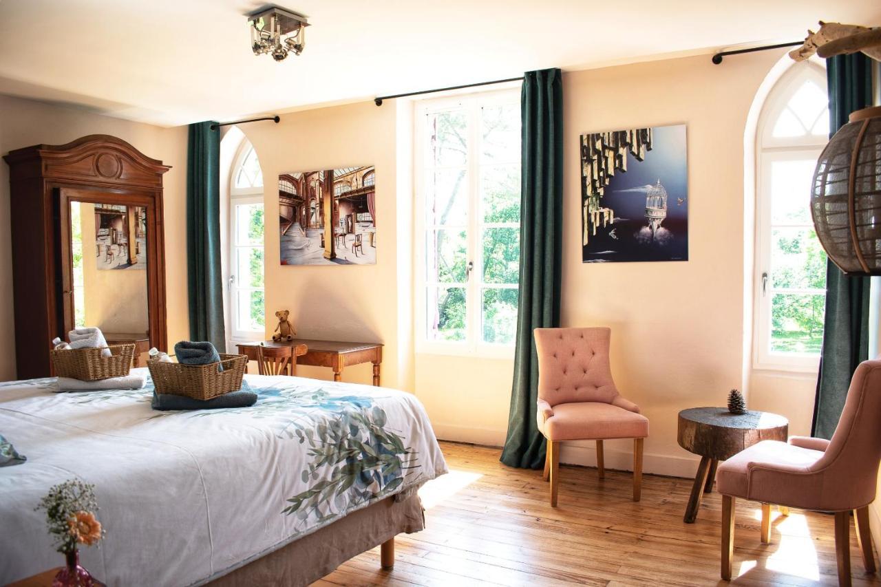 Les Volets Violets Bed & Breakfast Salles  Luaran gambar