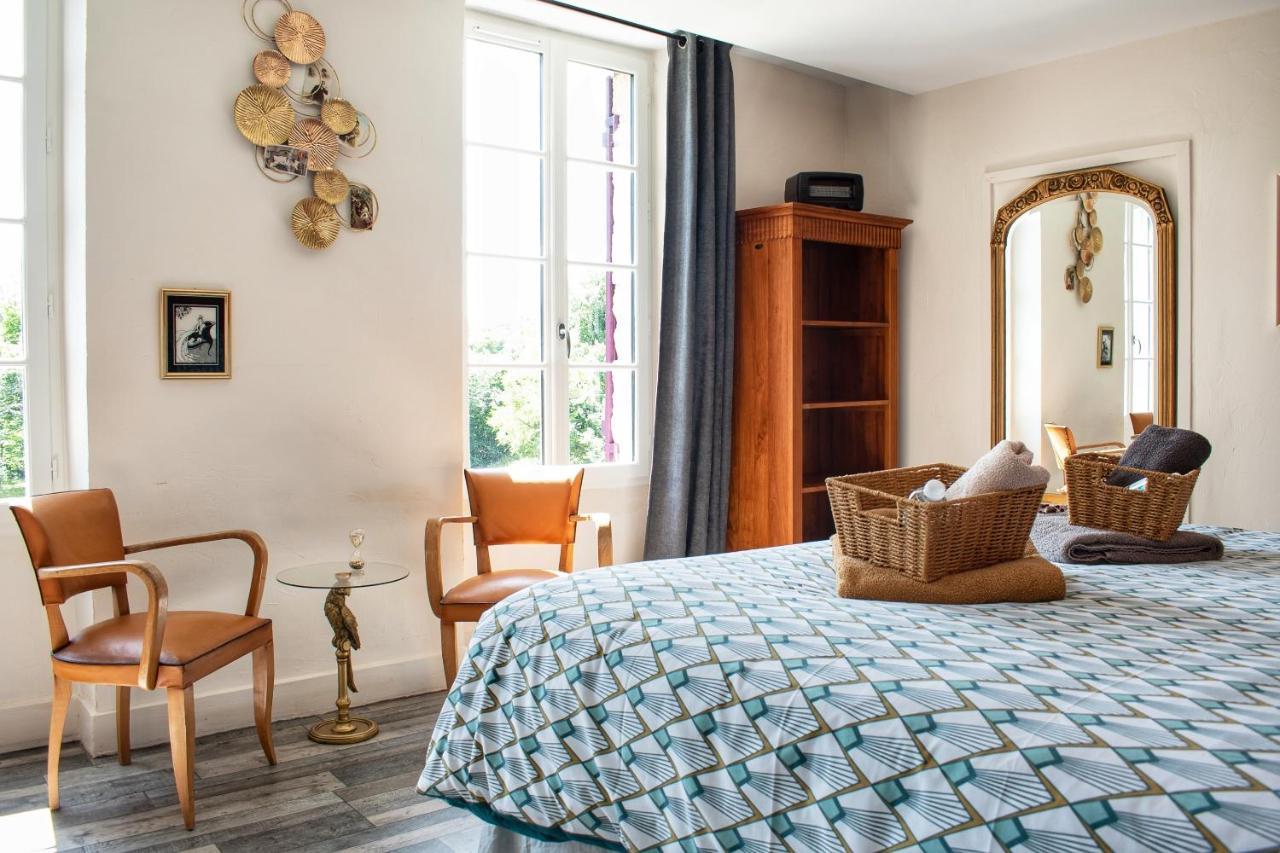 Les Volets Violets Bed & Breakfast Salles  Luaran gambar