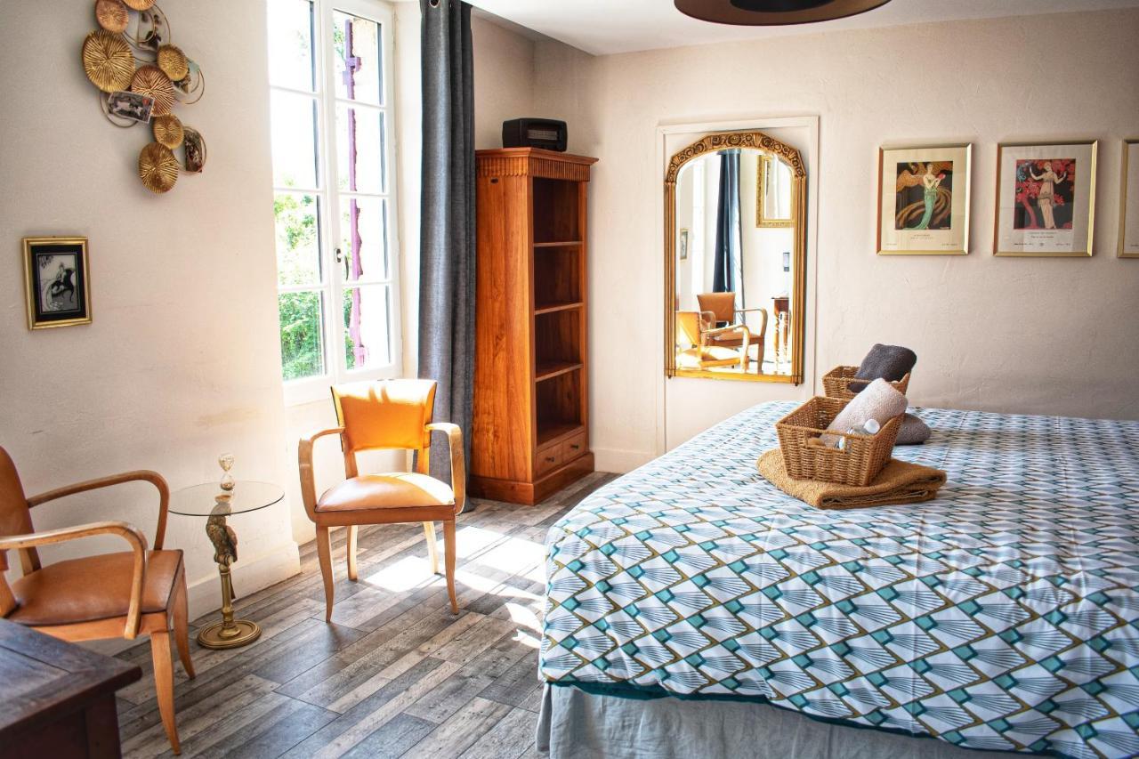 Les Volets Violets Bed & Breakfast Salles  Luaran gambar