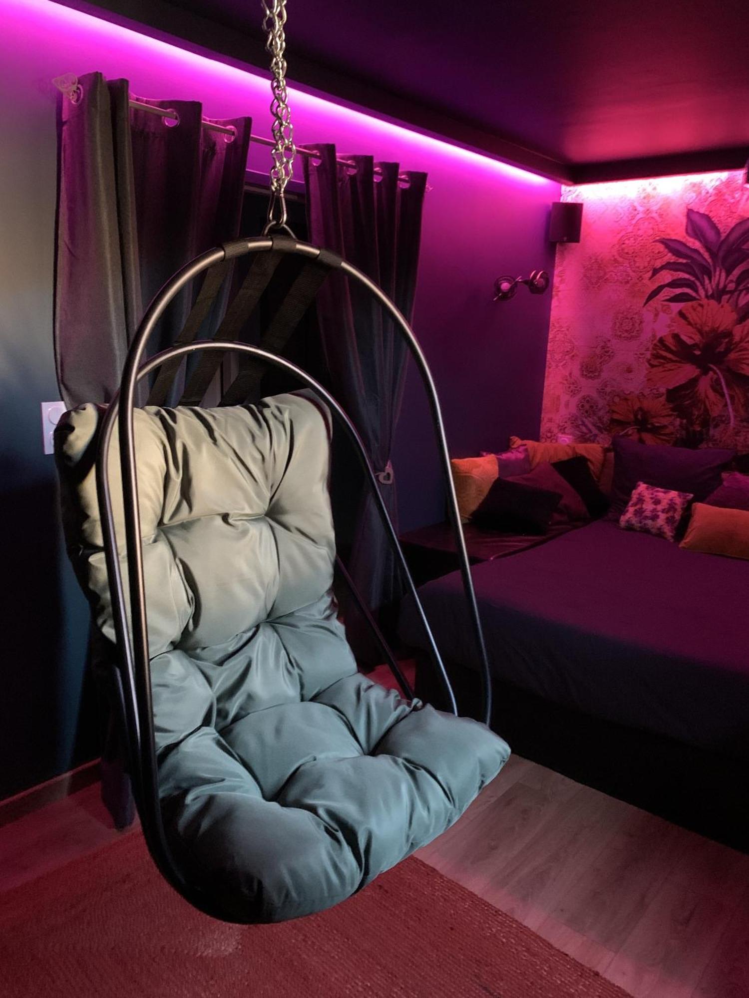 Les Volets Violets Bed & Breakfast Salles  Bilik gambar