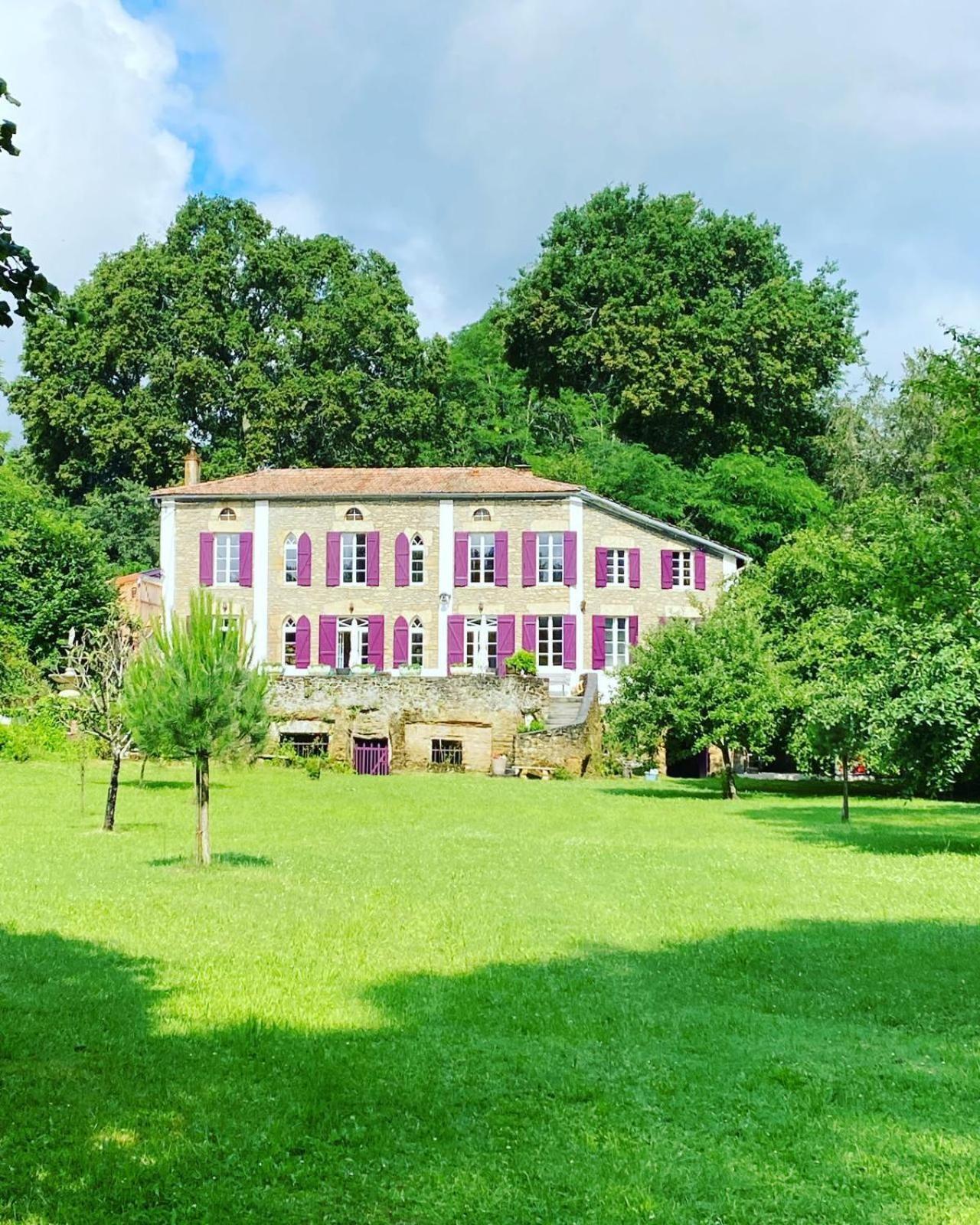 Les Volets Violets Bed & Breakfast Salles  Luaran gambar