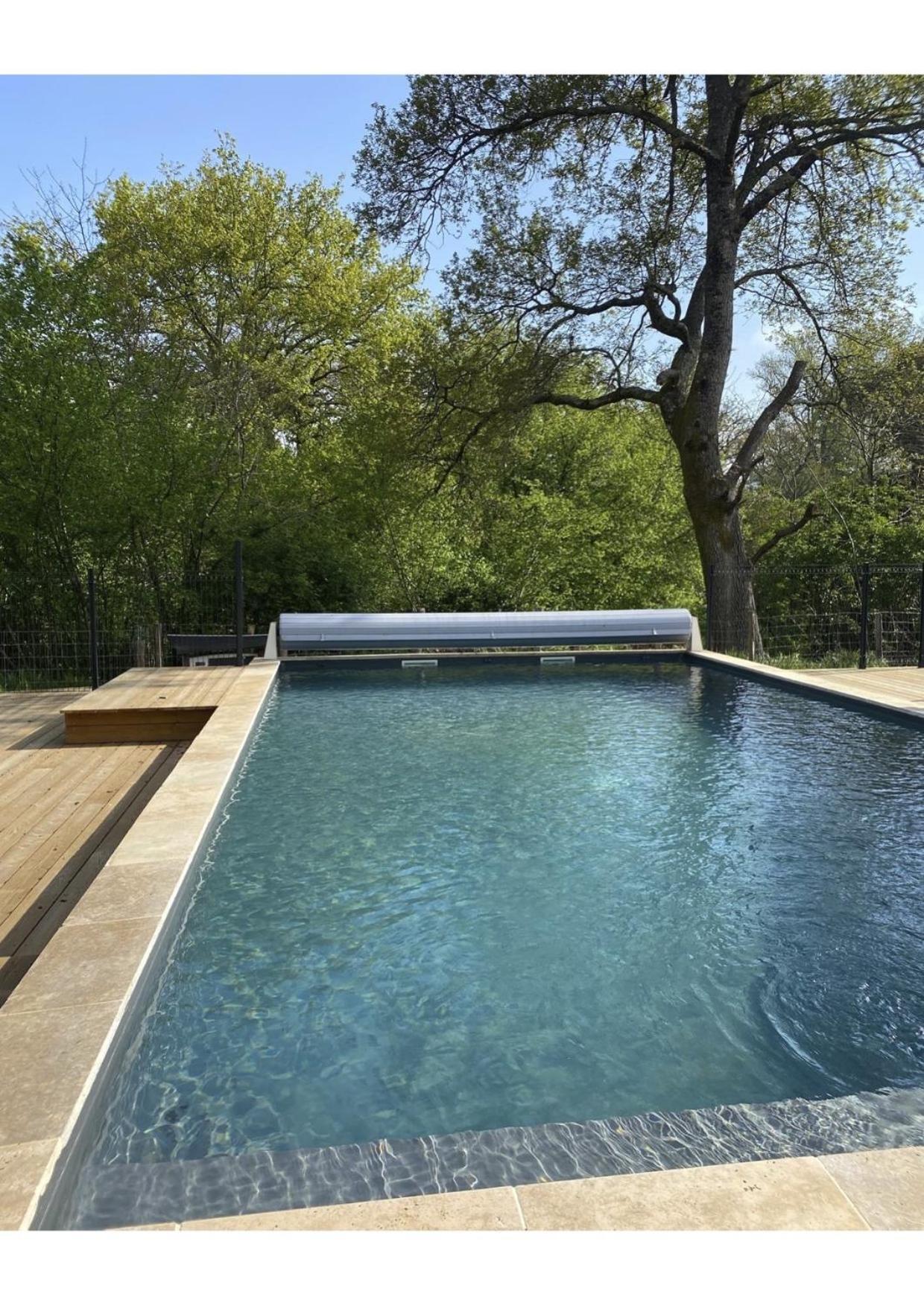 Les Volets Violets Bed & Breakfast Salles  Luaran gambar